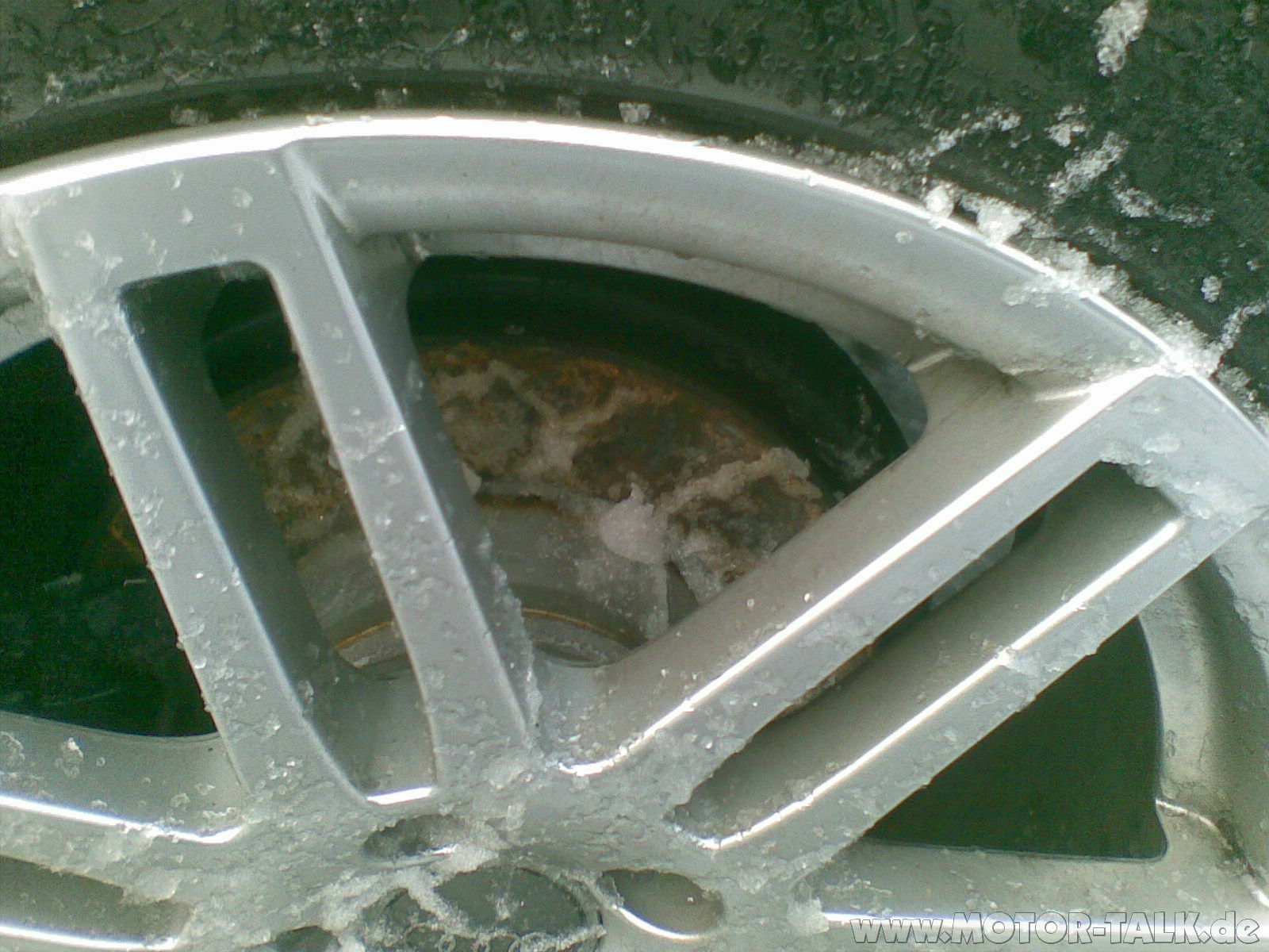 Scheinwerferreinigungsanlage und Heckspoiler frieren fest