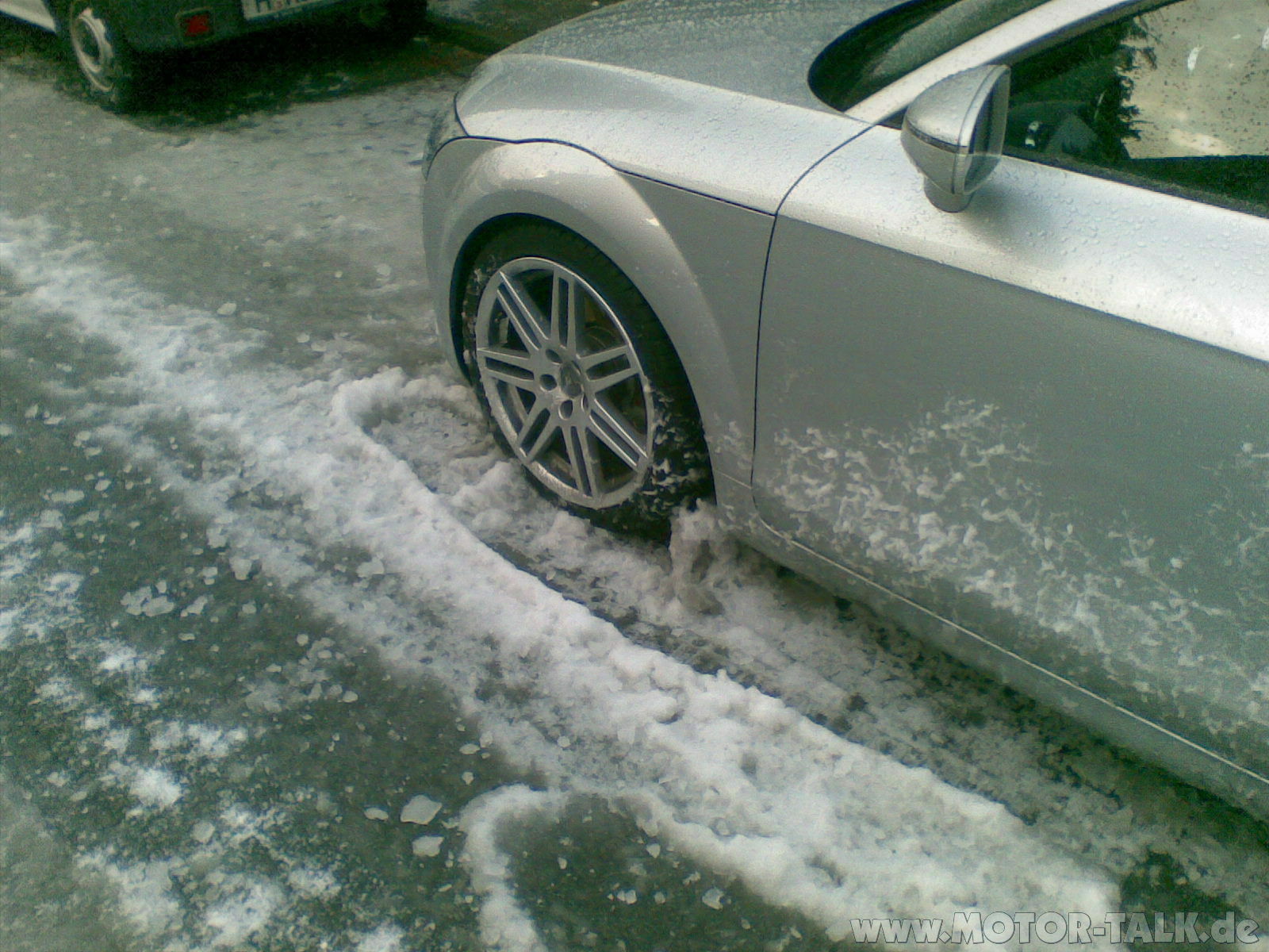 Scheinwerferreinigungsanlage und Heckspoiler frieren fest