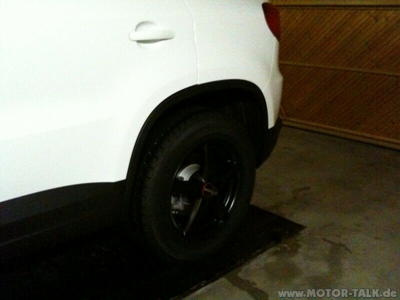 Winterreifen auf schwarzen Ronal R41T