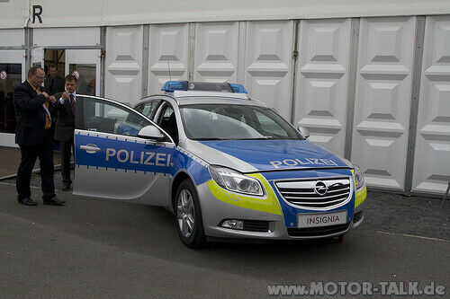 Die ersten Polizei-Insignia...