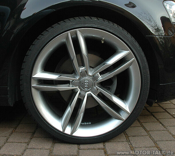 Silberner Audi A3 (SB) mit 19" S5 Alufelgen (2 Bilder)