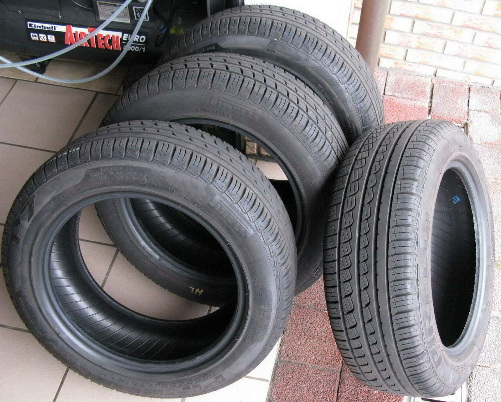 Winterreifen 205 55 R16 Ohne Felgen Satz Pirelli P7 205/55R16 91V ohne Felgen neuwertig : Biete