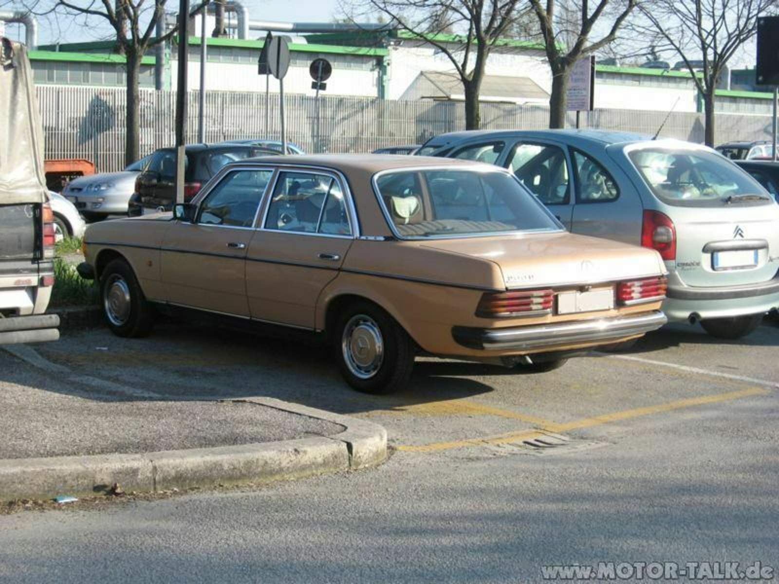 800px-mb-w123