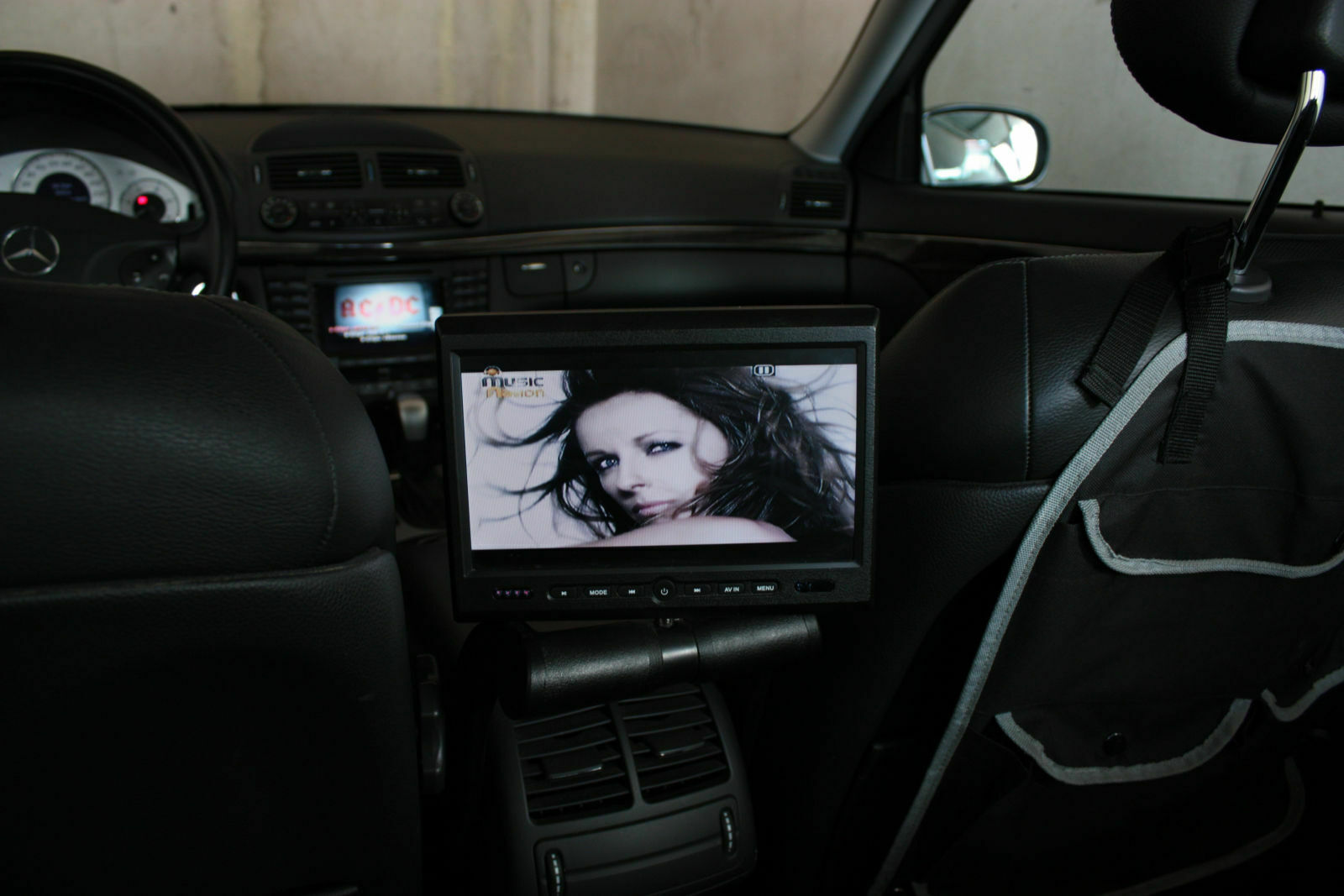 Reisezeit+Kinder=DVD Player im Fond?