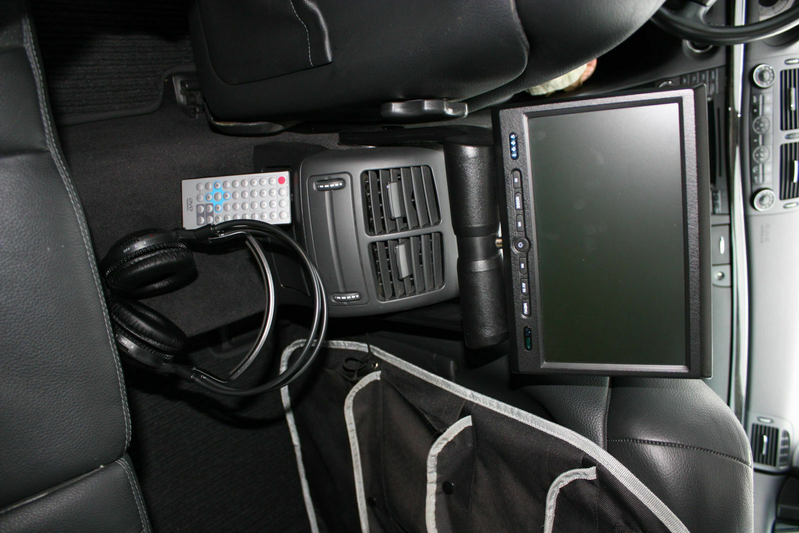 Reisezeit+Kinder=DVD Player im Fond?