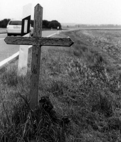 Kreuz am strassenrand