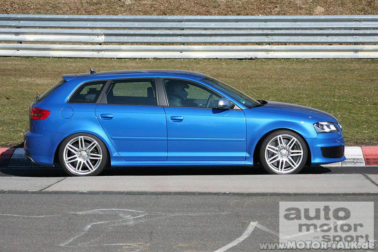 erlk-nig-audi-rs3-f900x600-f4f4f2-c-e7efecf-191980