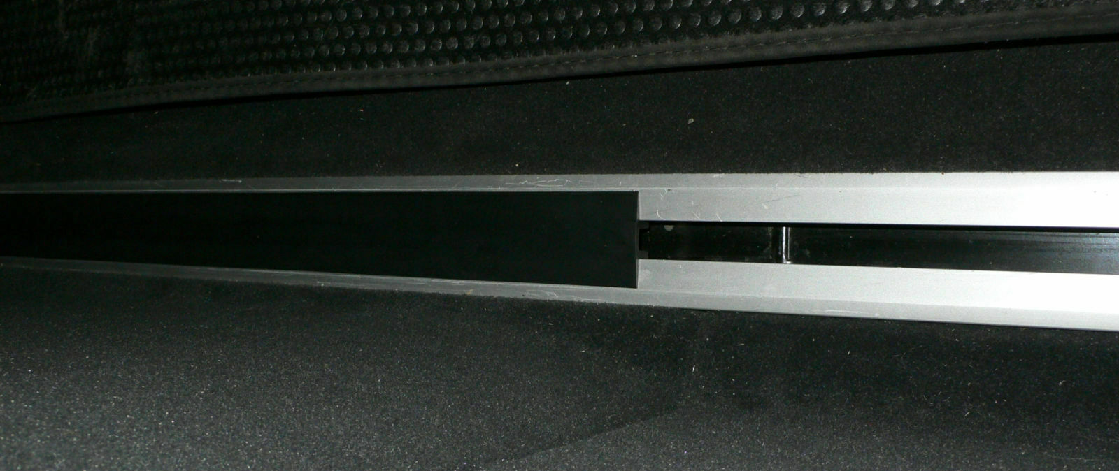 Endlich hat der Dreck ein Ende: Abdeckung Fixierschiene im Kofferraum