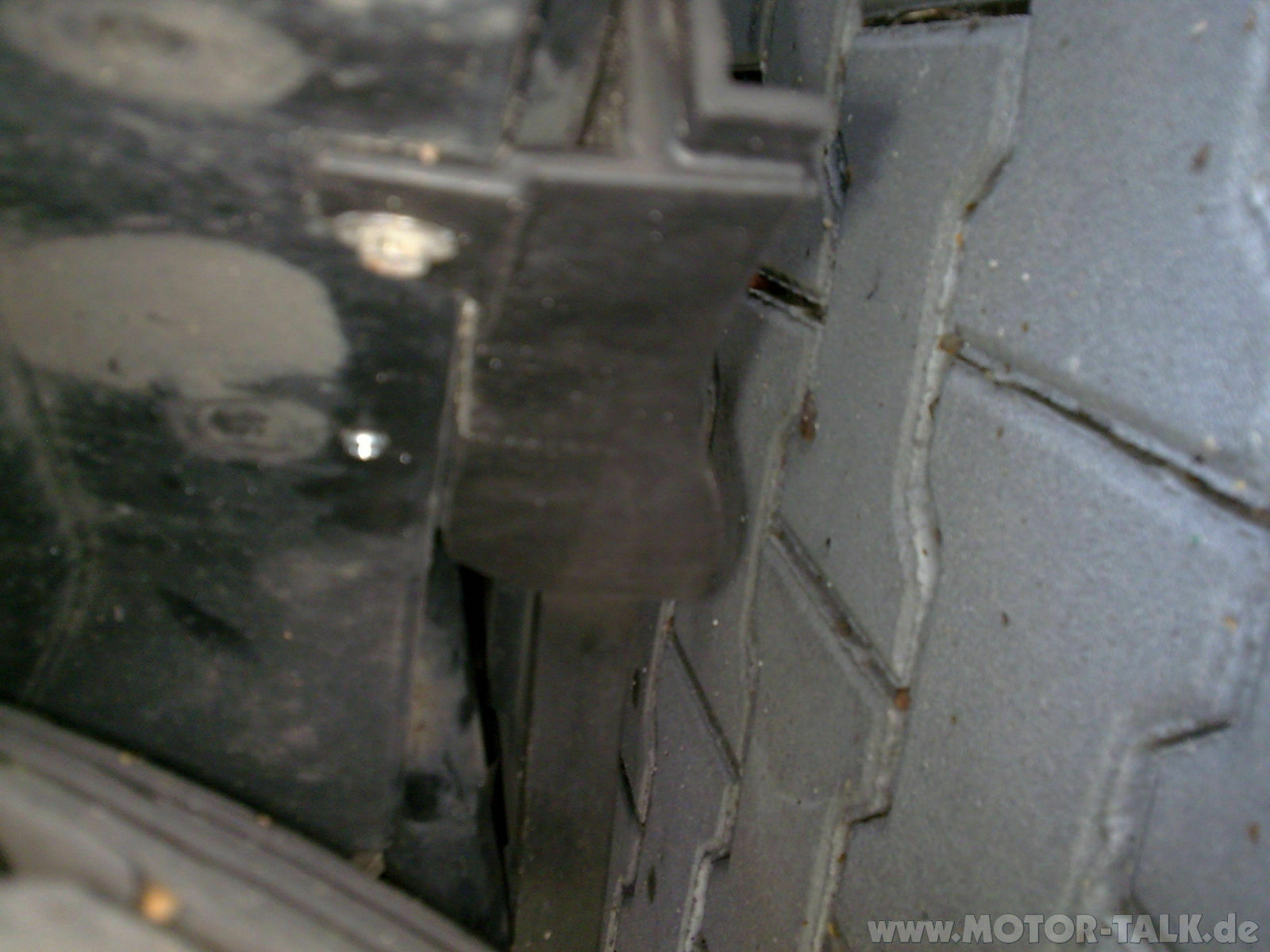 A4 v6tdi quattro schiebt bei Bremsen im Regen nach links