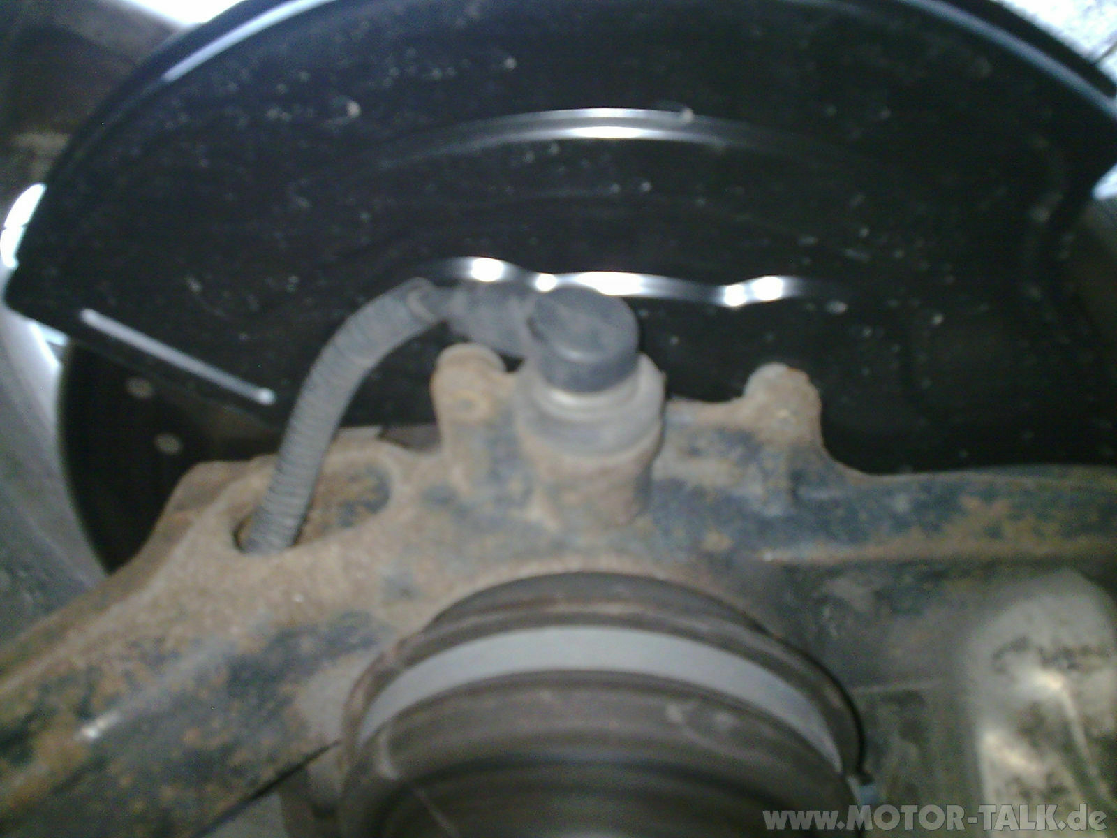 A4 v6tdi quattro schiebt bei Bremsen im Regen nach links