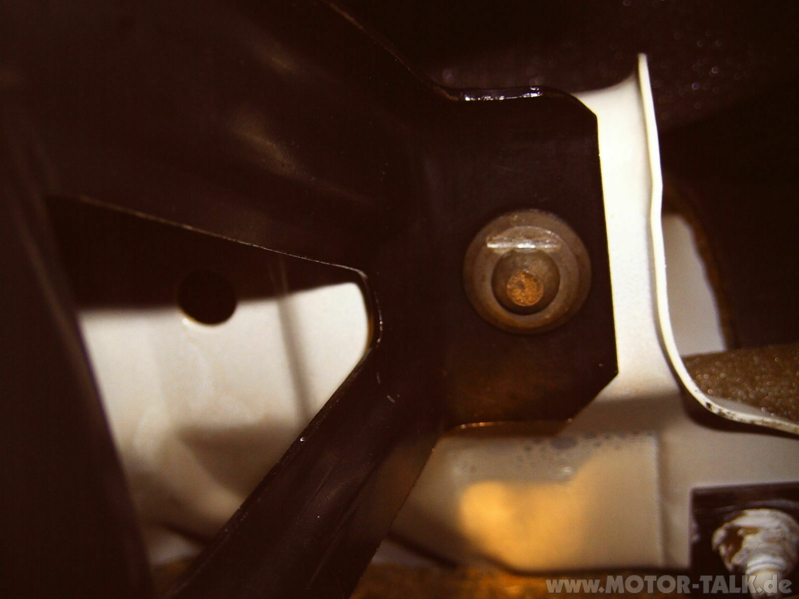 Wie baut man die Lenksäule aus?