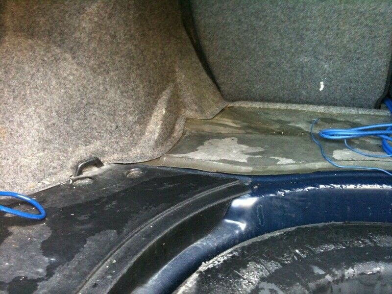 Rückbank nass, starker Wassereintritt