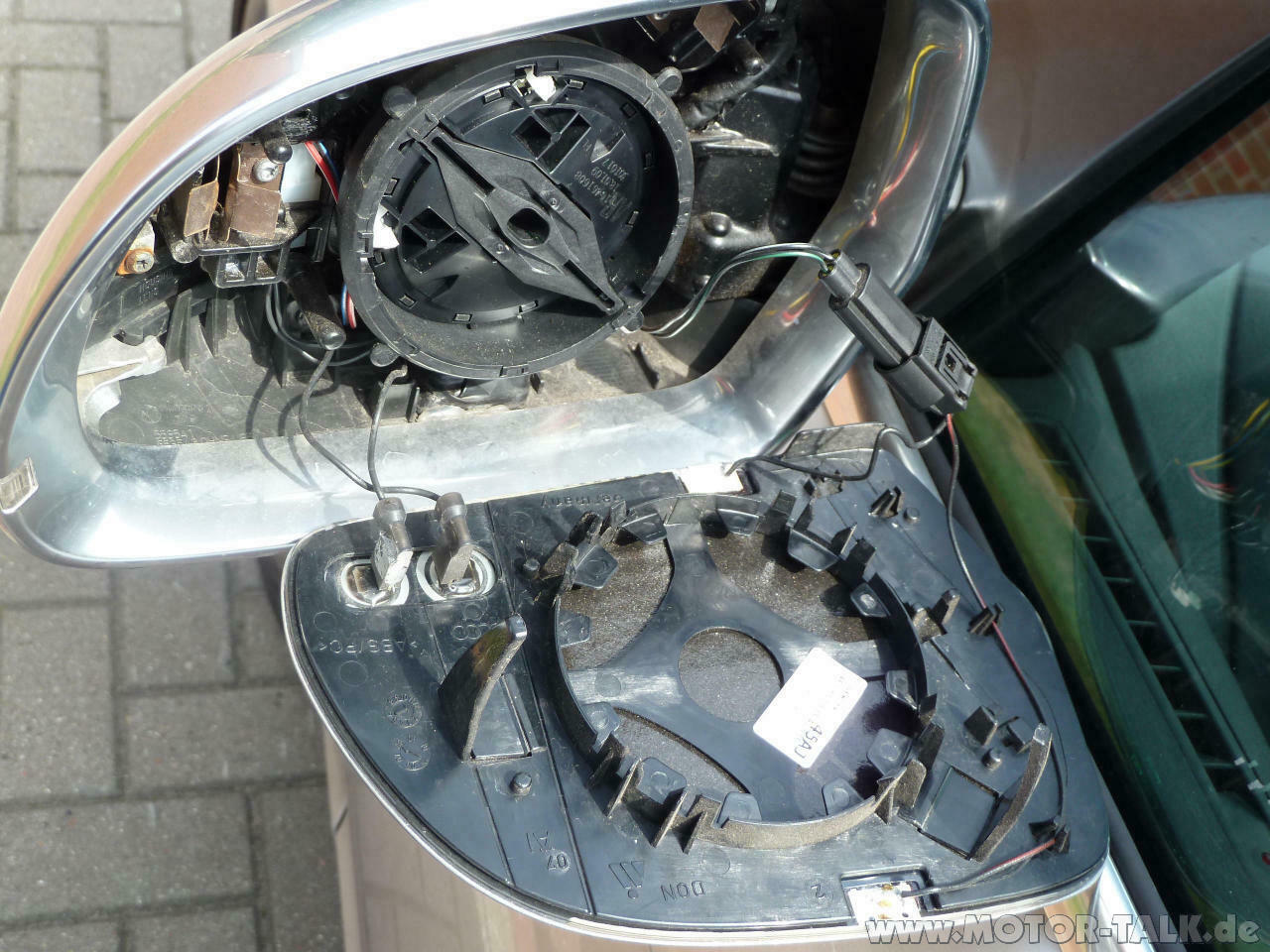 Unbenutzter Stecker im Außenspiegel?