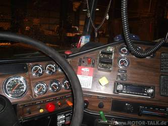 Freightliner-truck-shop-004