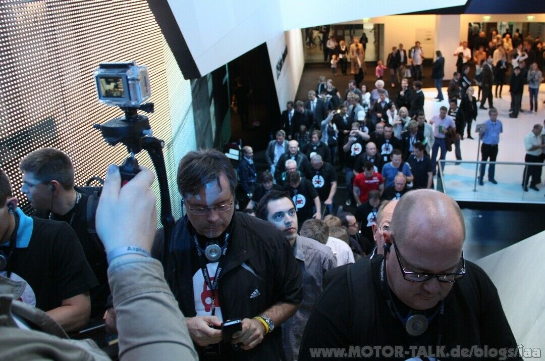 Rolltreppe voller MOTOR-TALKer