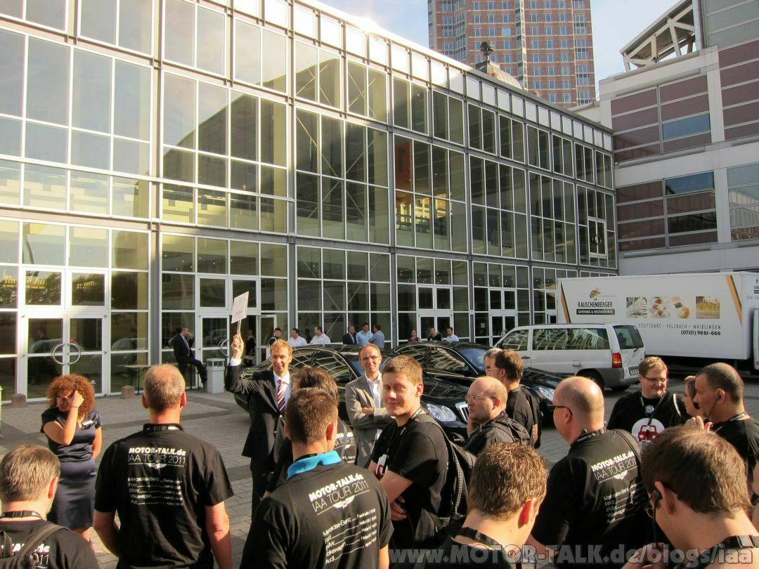 Los gehts in die Festhalle