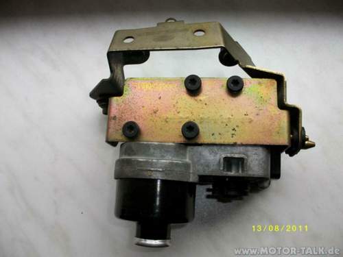 Servo-mit-montierten-haltern