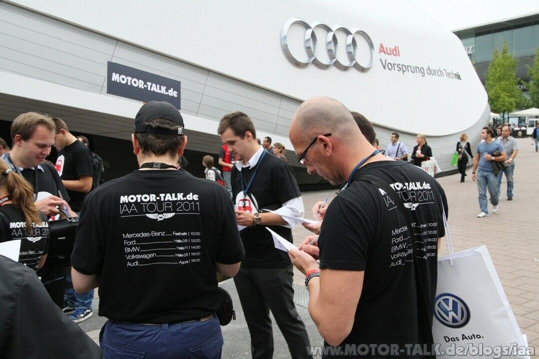 Ausf&uuml;llen des IAA Tour Fragebogens