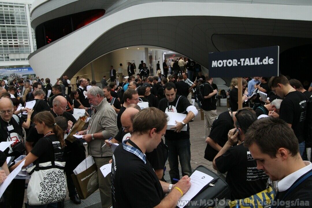 Ausf&uuml;llen des IAA Tour Fragebogens