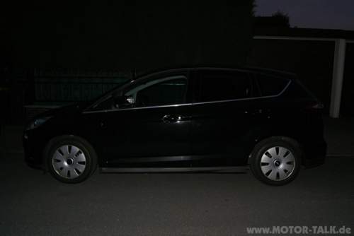 Mit Winterschluppen vor der Garage