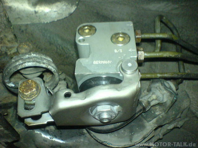 Golf Plus verliert gelb-grünliche Flüssigkeit