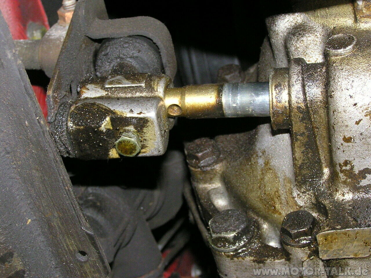 Golf III 1,6l 75 PS ABU Sitzt die Klemmschraube an der Schaltwelle richtig? (Mit Fotos)