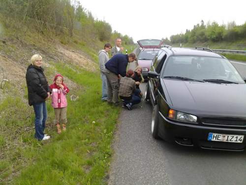 Reifenpanne-auf-der-autobahn-1