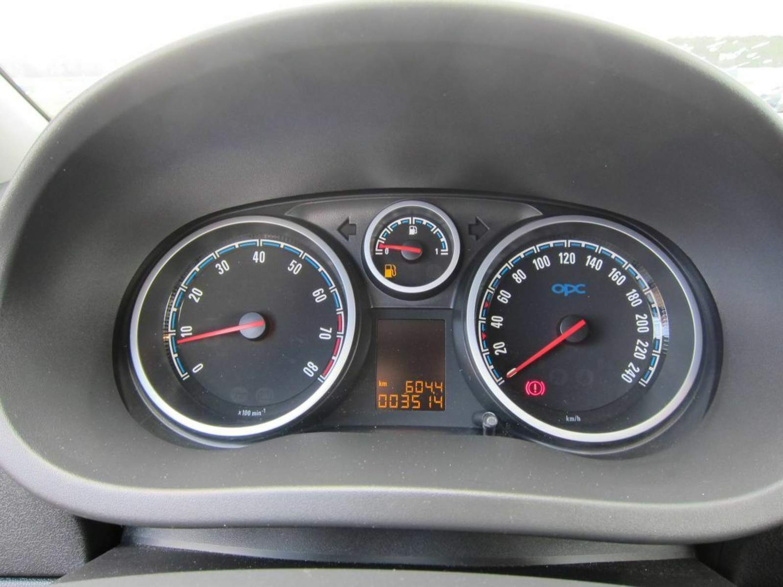 Dieser Tank ist leer. Reportage Opels neue OPCModelle auf dem