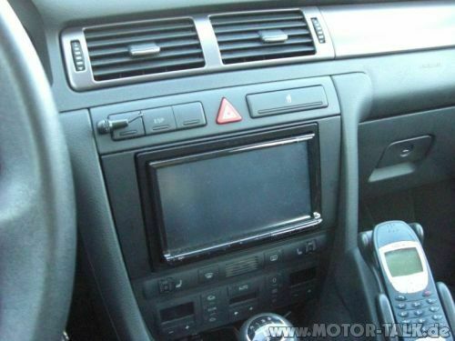 *Ladeschale iPhone 4 mit vorhandener Freisprecheinrichtung kombinierbar?*