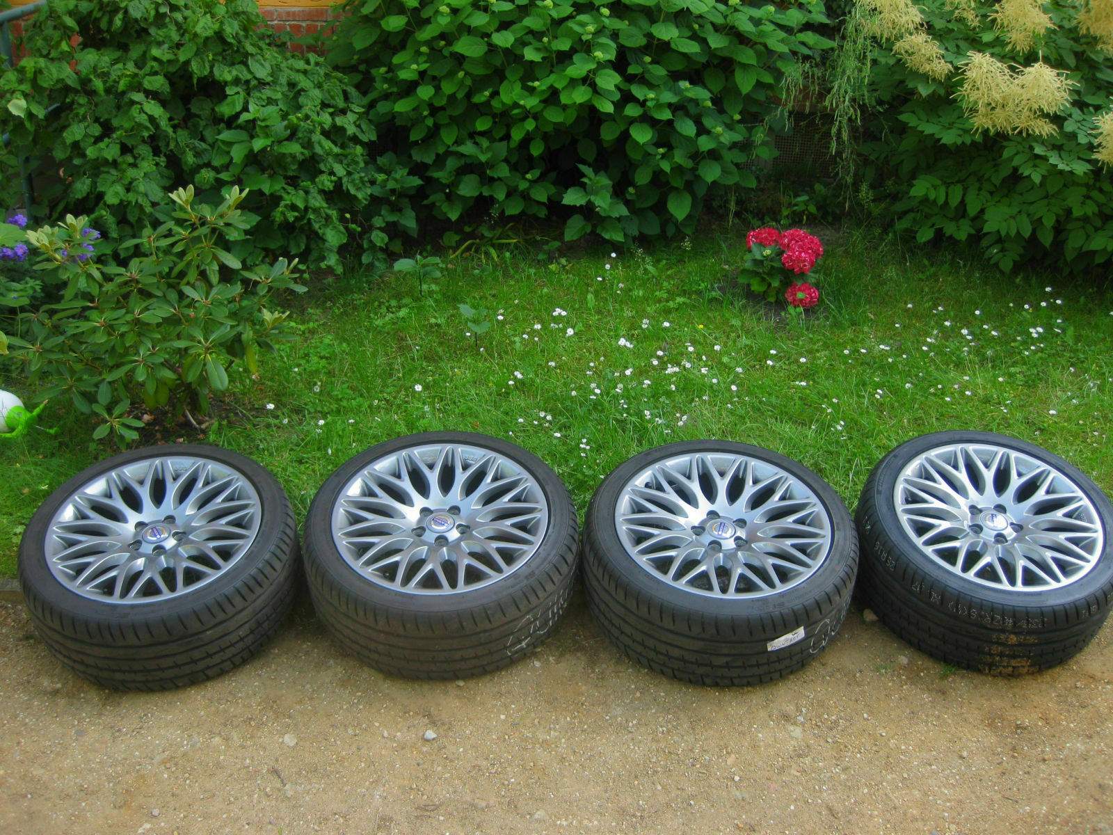 4x Volvo Eudora 18" + 235/40ZR18 grau : Biete