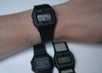 Oben: F-91W, Links: F-105W, Rechts: F28W