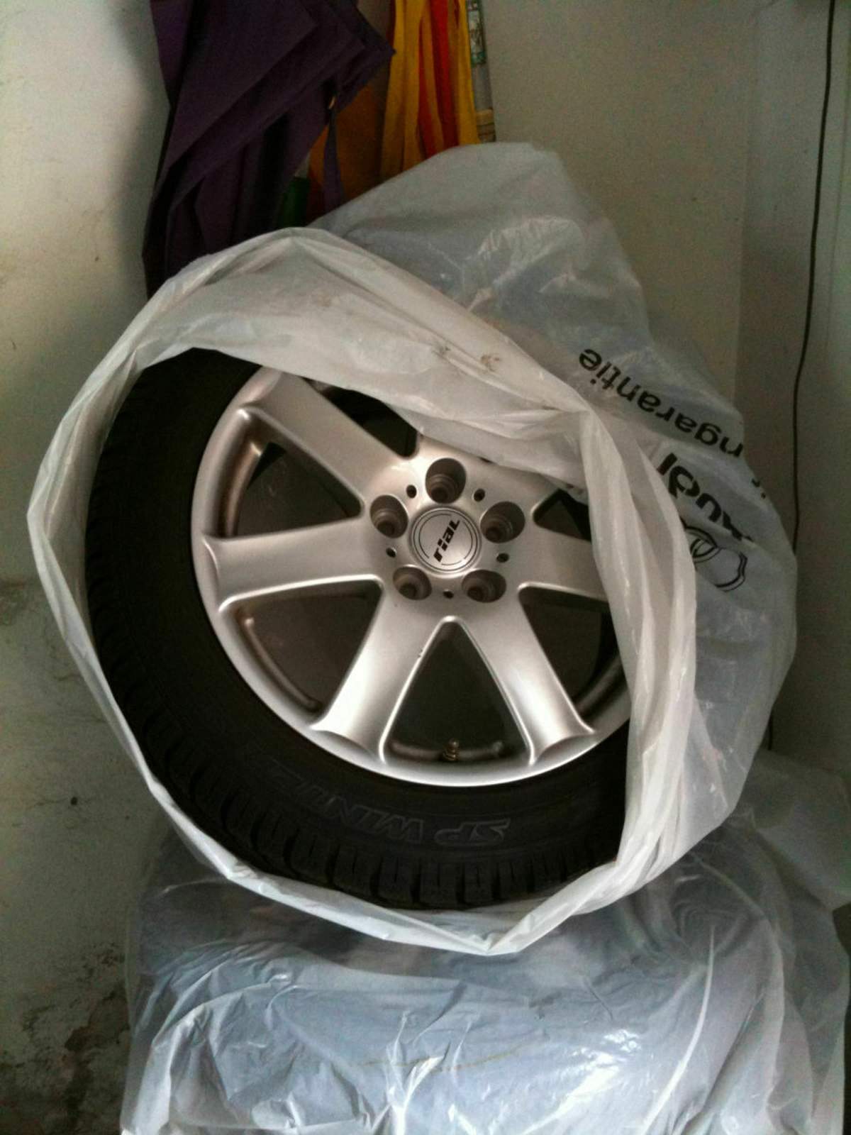 Winterreifen: 225/50R17*V Dunlop Winter Sport 3D auf Rial Felgen : Biete