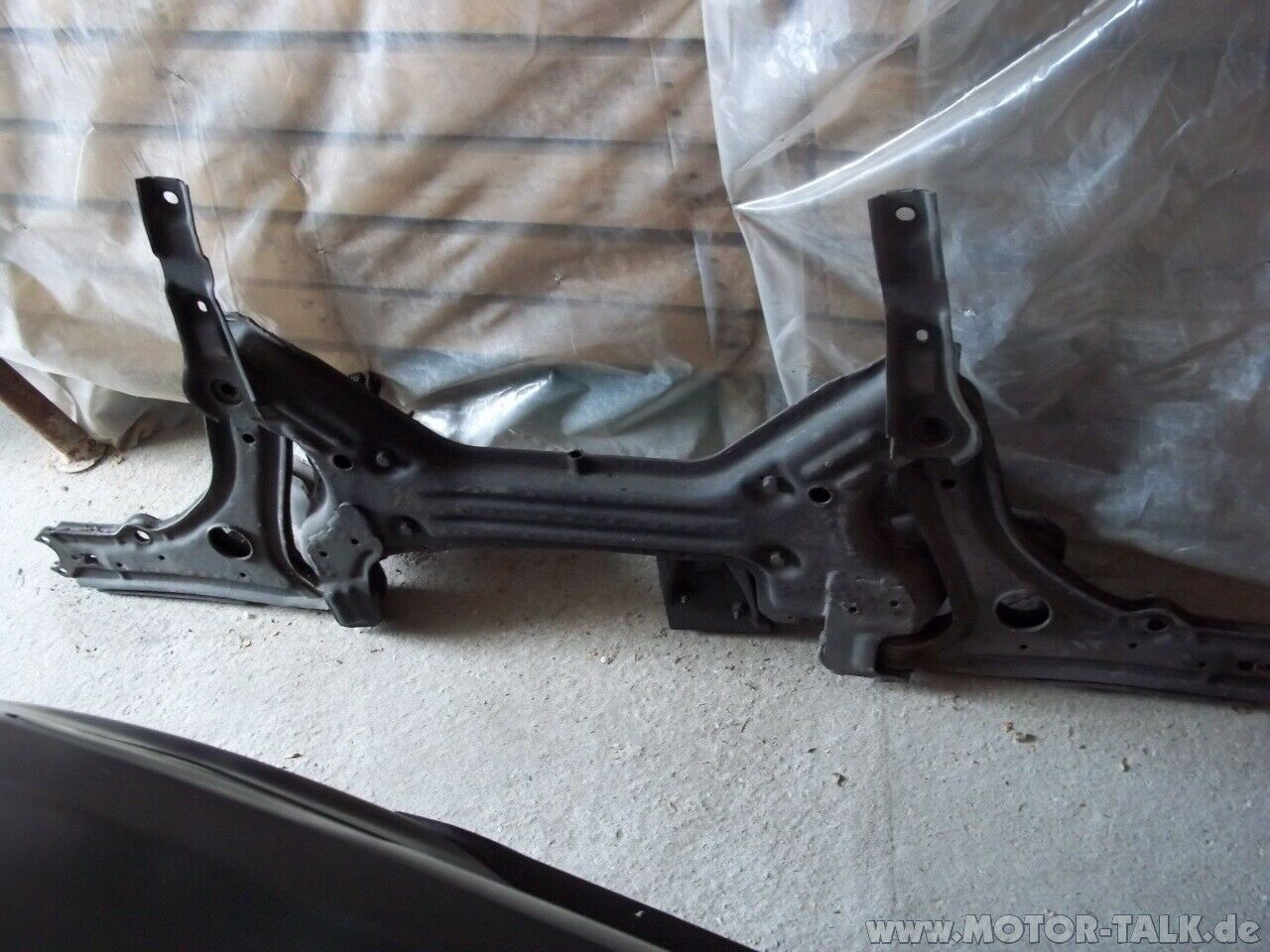 Was kostet der Querträger vorne?