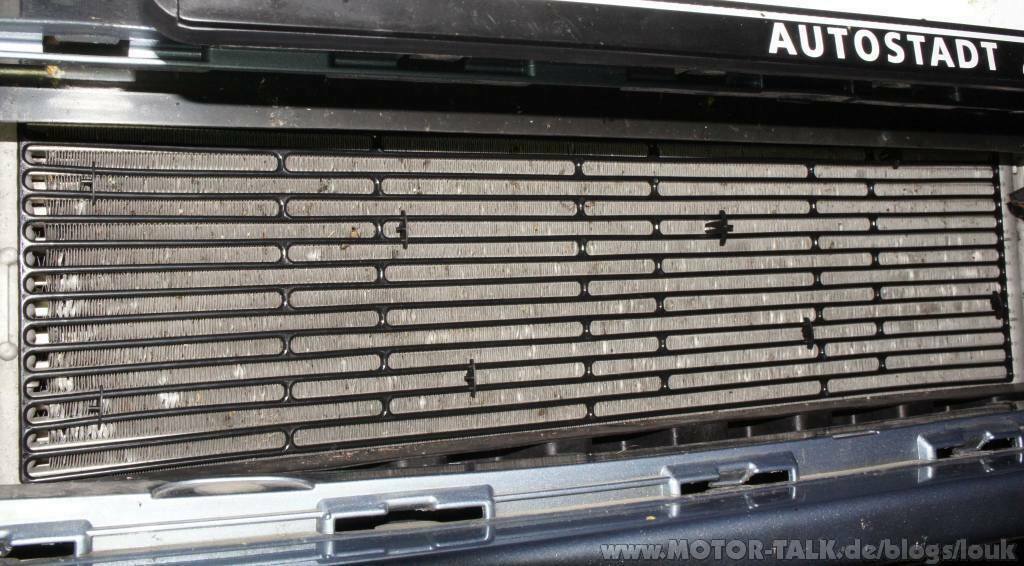 Grill mit Chromrand und Steinschlag-Klimakondensator-Schutzgitter Einbau