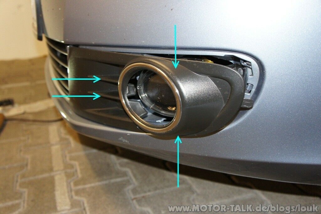 Grill mit Chromrand und Steinschlag-Klimakondensator-Schutzgitter Einbau