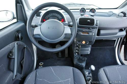 Smart-fortwo-cockpit-armaturentafel
