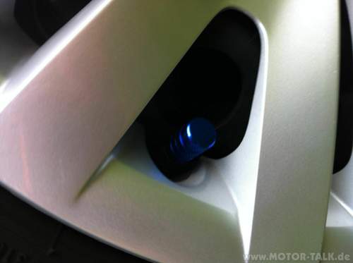 Neue Rad und Ventilkappe