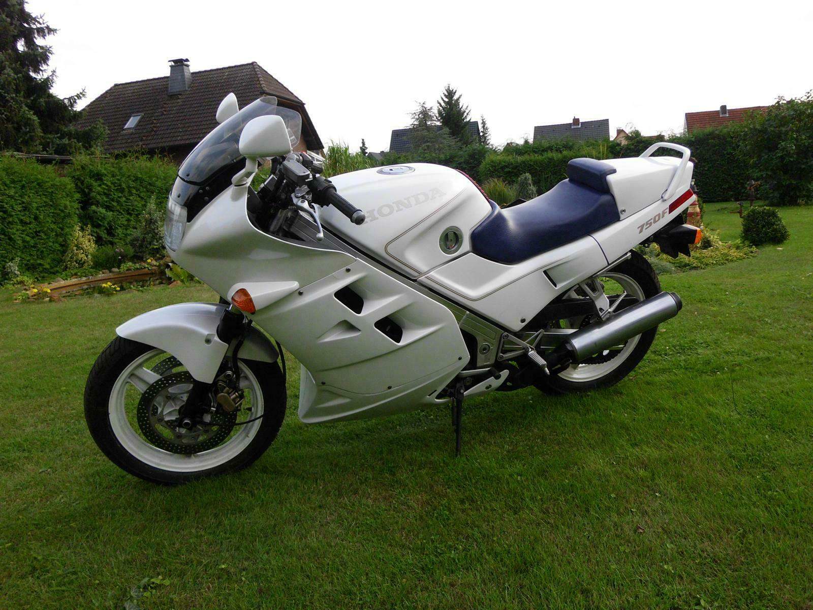 Honda VFR 750 F, RC 24 II : Biete