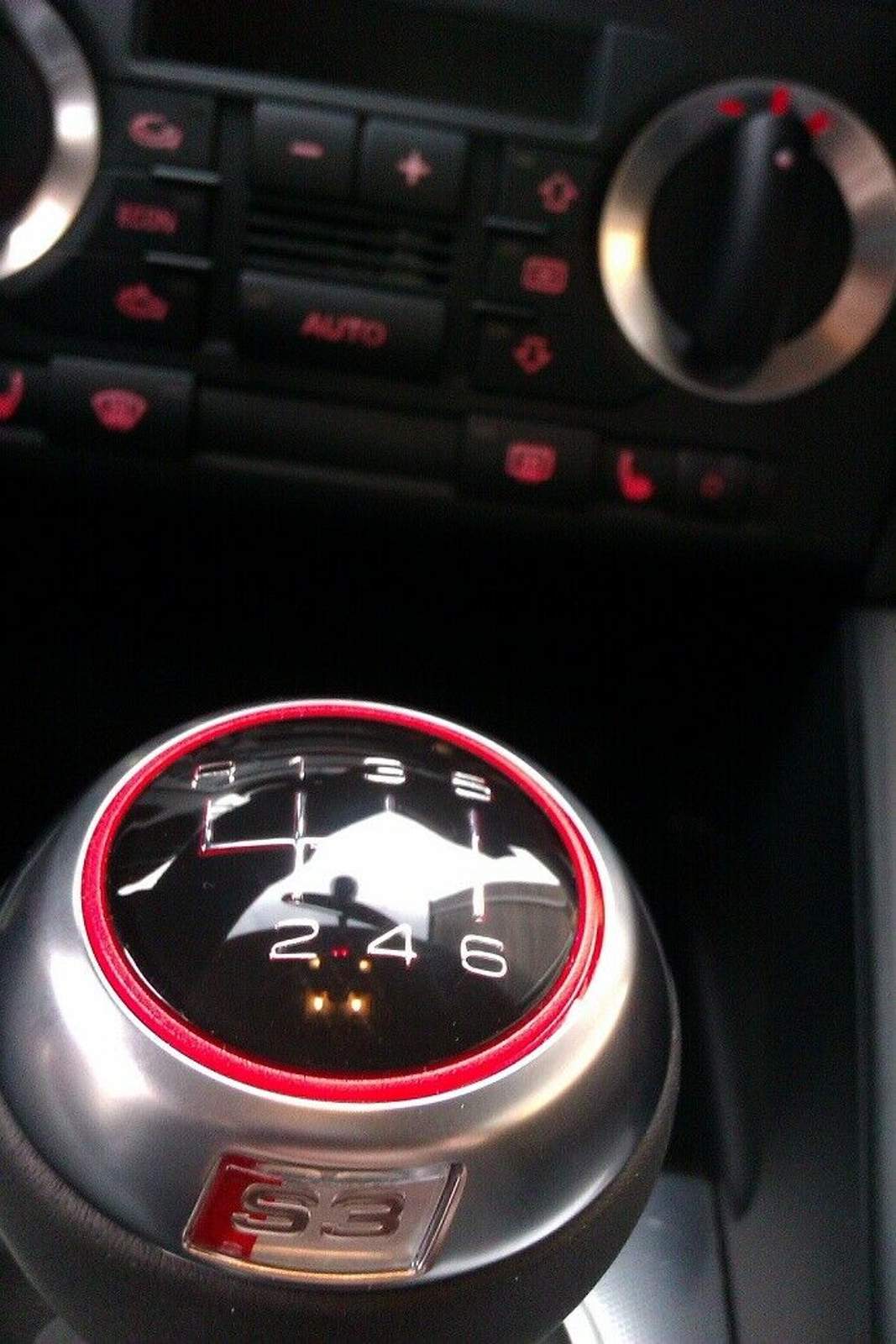 mit Armatur im Hintergrund