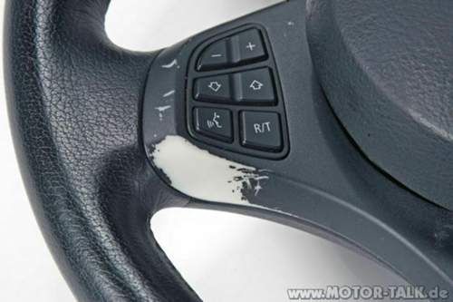 Bmw-x3-2-0d-lenkrad-softlack-verschleiss-abgegriffen-560x373-6892c28cd53fbf1f
