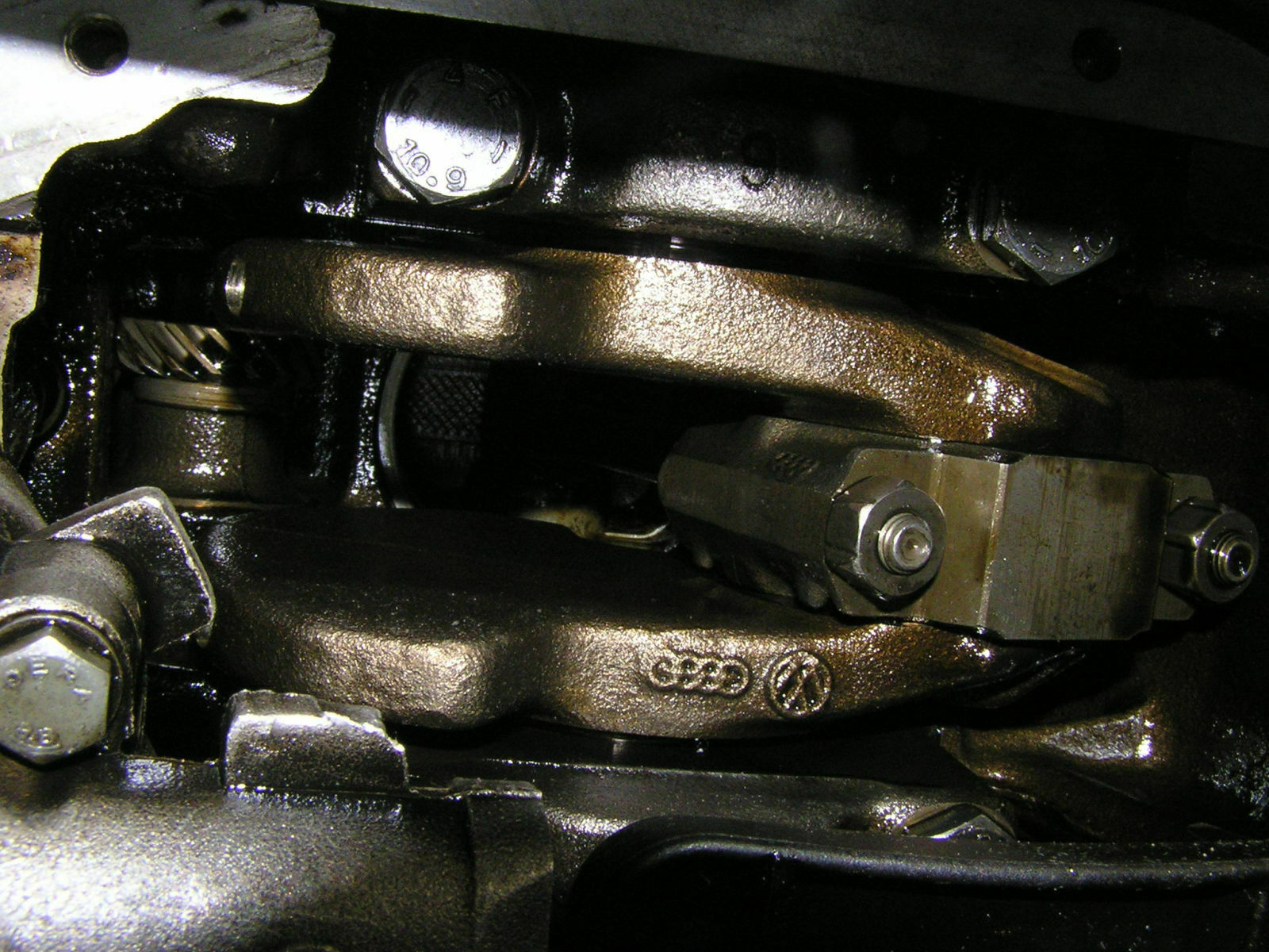 Wie wird die Kettenspannung der Ölpumpe beim ABU 1,6 75 PS eingestellt?