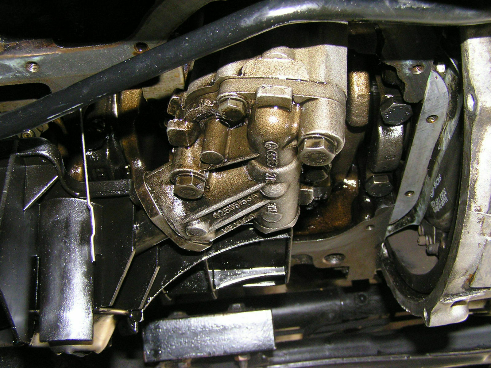 Wie wird die Kettenspannung der Ölpumpe beim ABU 1,6 75 PS eingestellt?