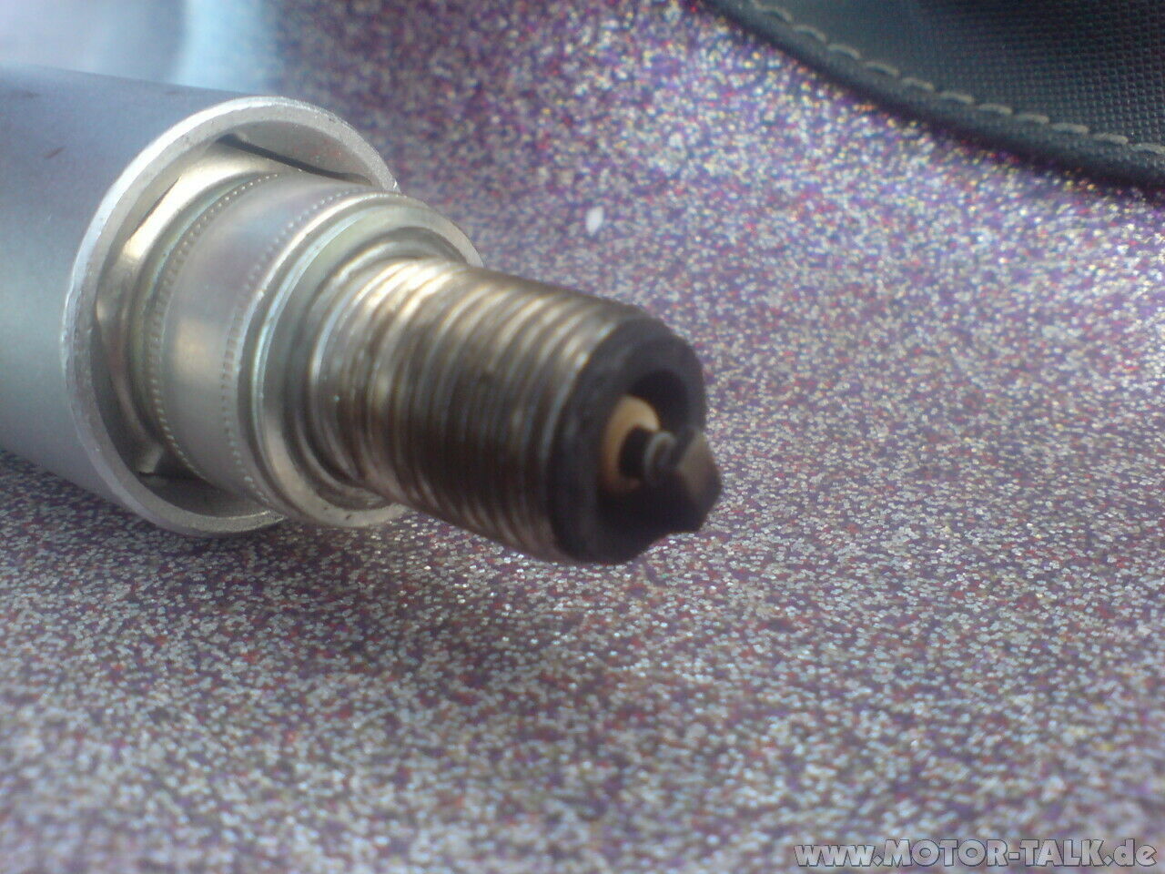 Kerbe im Verteiler -> Zylinder 1