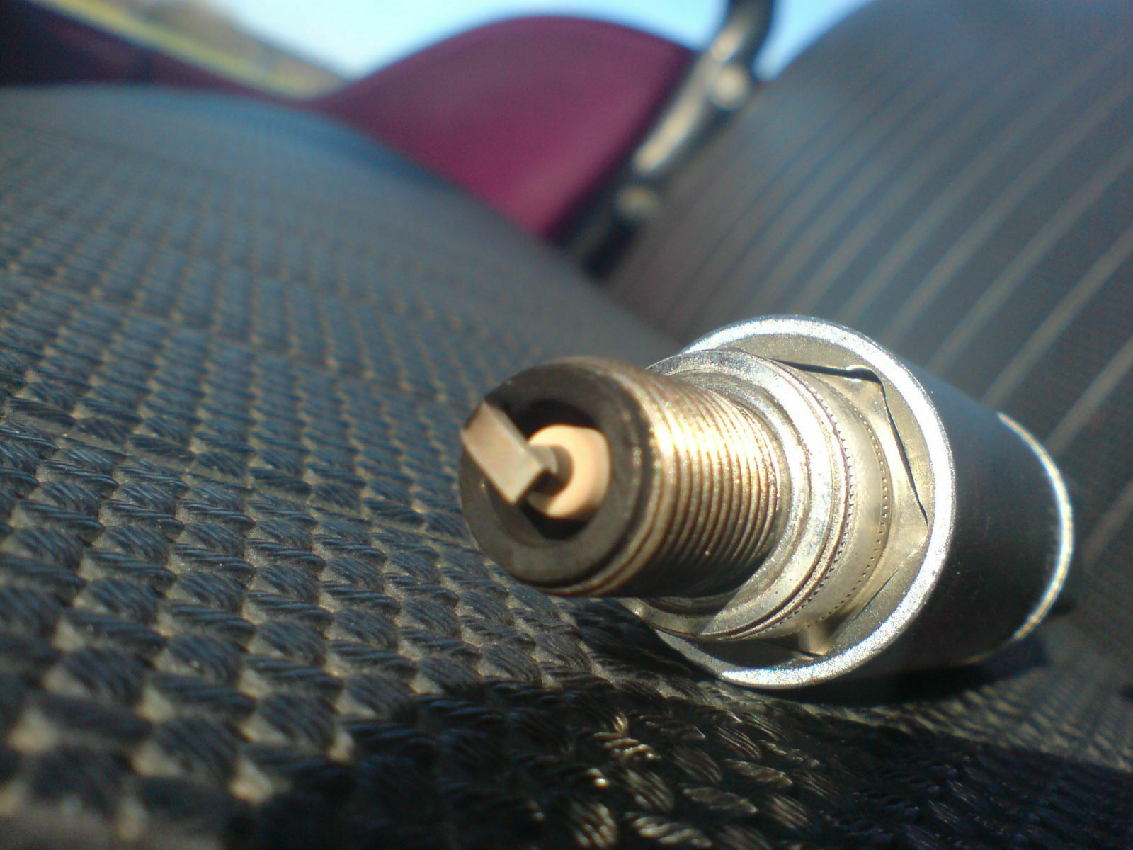 Kerbe im Verteiler -> Zylinder 1