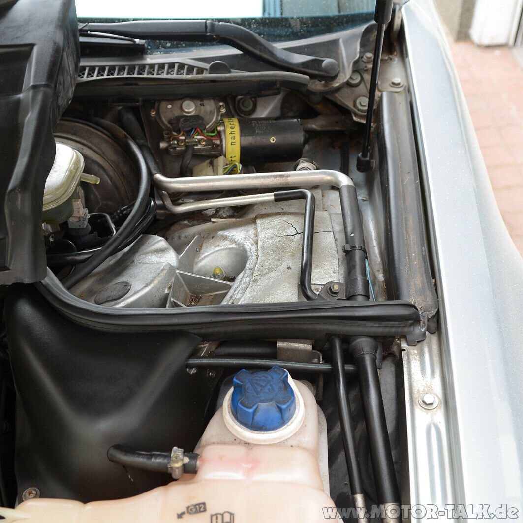 Wasser Rechts/Links im motorraum?