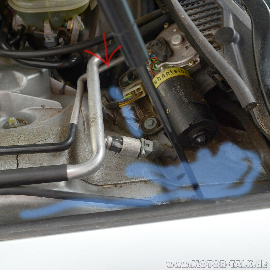 Wasser Rechts/Links im motorraum?