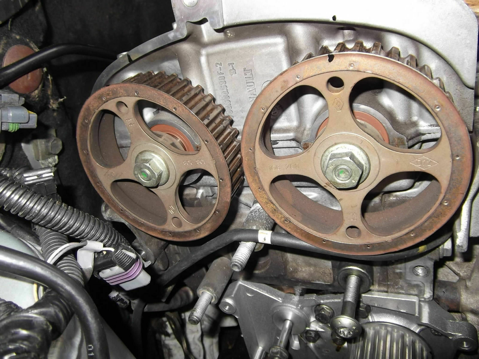 Wasserpumpe und Zahnriemen wechseln beim Renault megane 1