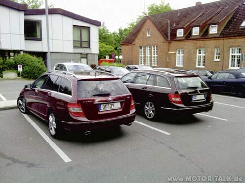 Treffen-parkplatz-rot-und-braun