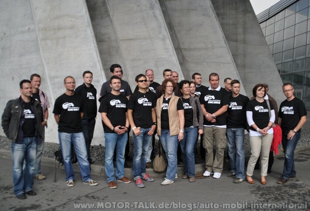 Unsere MOTOR-TALKer vor dem BMW Werk