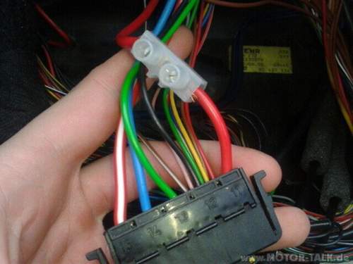 Stecker an der Bedieneinheit